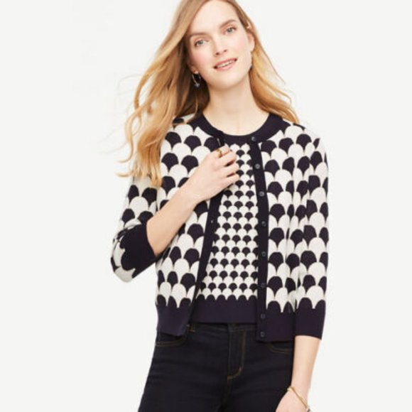 Ann Taylor Navy Blue Scalloped Ann Shell $60 - Picture 4 of 4